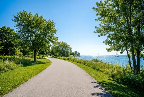 A sunny Ajax–Pickering lakeside park and waterfront trail.